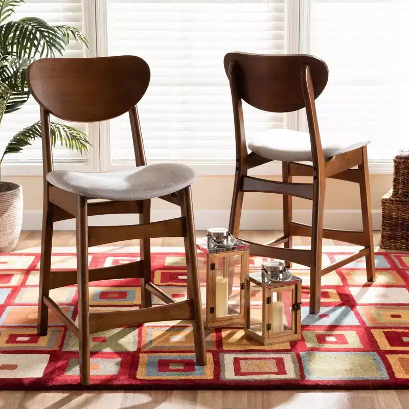 Lot de 2 tabourets de bar hauteur comptoir en tissu et bois Katya - Baxton Studio