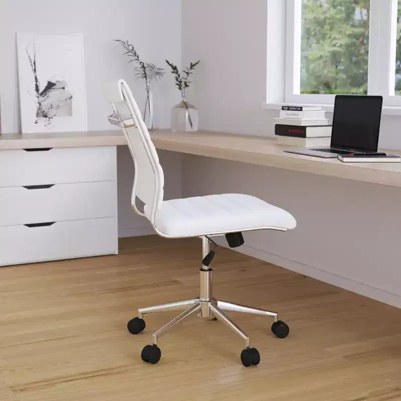 Chaise de bureau pivotante ergonomique Merrick Lane, dossier et assise côtelés, fauteuil de bureau sans accoudoirs à dossier mi-haut avec piètement en métal