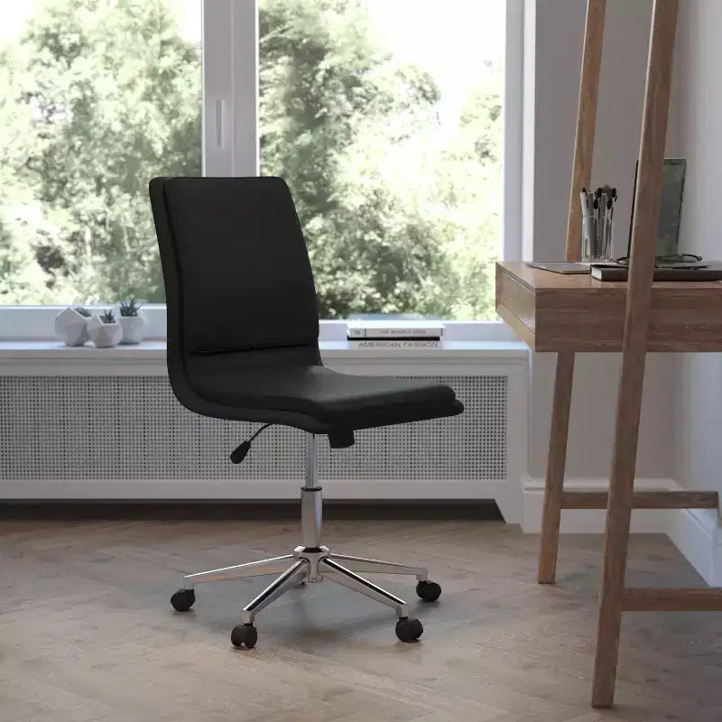 Chaise de bureau pivotante sans accoudoirs Madigan de Flash Furniture, dossier mi-hauteur, rembourrée avec base métallique réglable