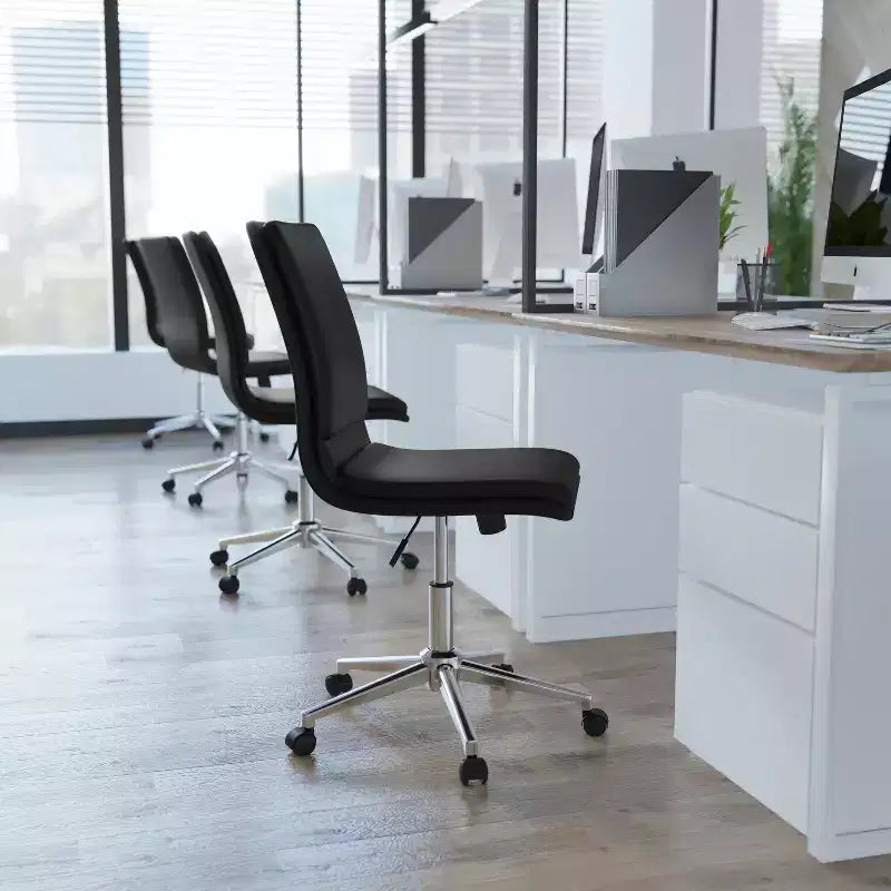 Chaise de bureau pivotante sans accoudoirs Madigan de Flash Furniture, dossier mi-hauteur, rembourrée avec base métallique réglable
