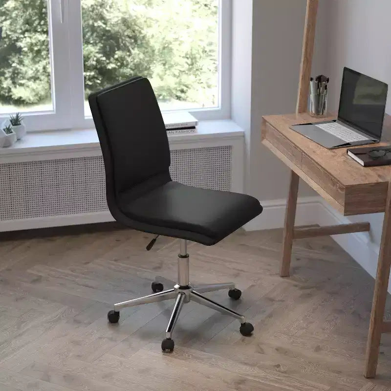 Chaise de bureau pivotante sans accoudoirs Madigan de Flash Furniture, dossier mi-hauteur, rembourrée avec base métallique réglable