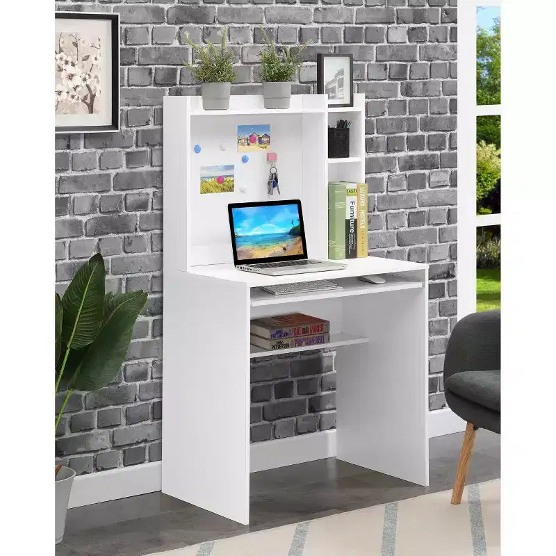 Bureau d'étudiant Designs2Go avec tableau d'affichage magnétique et étagères - Breighton Home