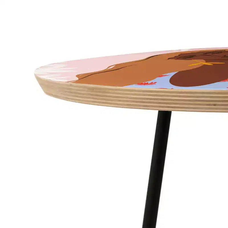 Maritza Lisa Femme Regardant en arrière Table d'appoint - Deny Designs