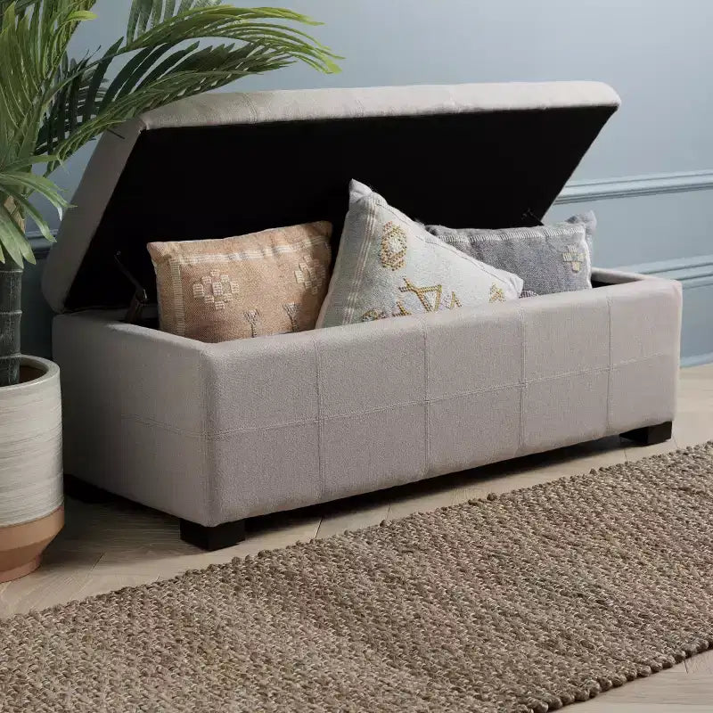 Banc de rangement capitonné large Maiden - HUD8229 - Safavieh Couture