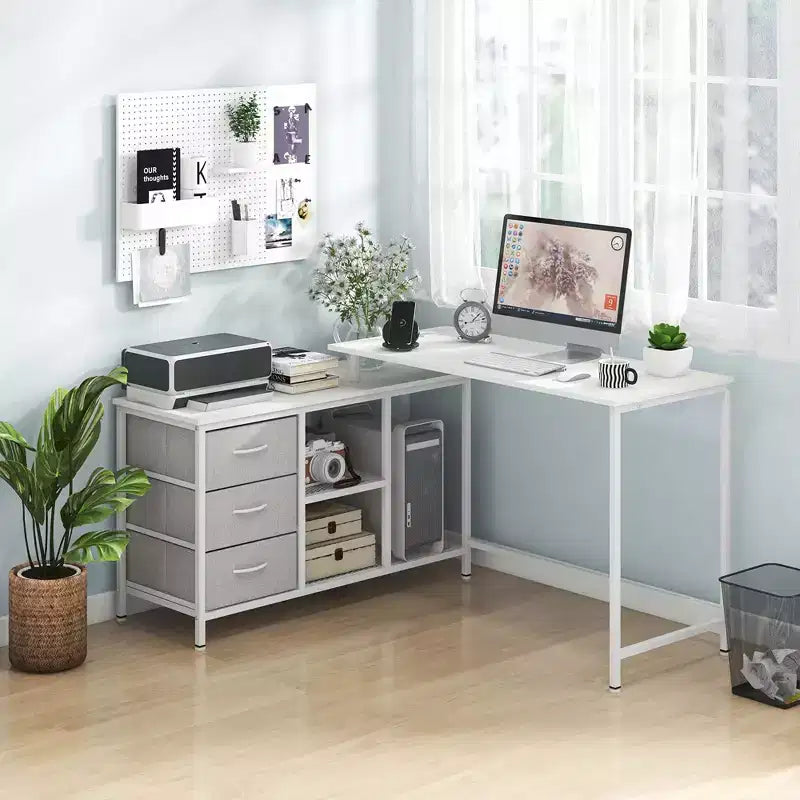 Bureau d'ordinateur Costway en forme de L avec prise de courant, tiroirs, étagères en treillis métallique Marron rustique/Noir/Blanc