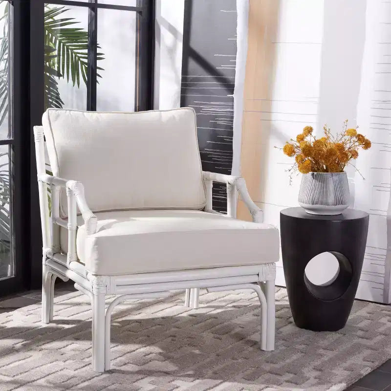 Fauteuil d'appoint Kazumi avec coussin - ACH6508 - Blanc - Safavieh