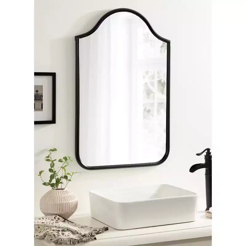 Miroir mural arqué encadré Fellows de 24 x 36 po par Kate & Laurel All Things Decor