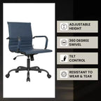 Chaise de bureau LeisureMod Harris noire en similicuir nervuré - Base pivotante en fer noir mat - Siège de conférence et de bureau moderne