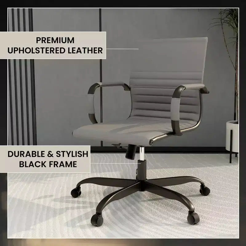 Chaise de bureau LeisureMod Harris noire en similicuir nervuré - Base pivotante en fer noir mat - Siège de conférence et de bureau moderne