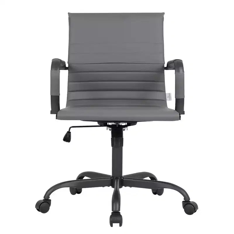 Chaise de bureau LeisureMod Harris noire en similicuir nervuré - Base pivotante en fer noir mat - Siège de conférence et de bureau moderne