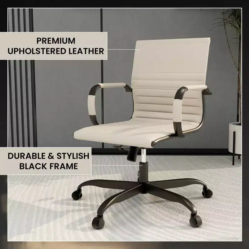 Chaise de bureau LeisureMod Harris noire en similicuir nervuré - Base pivotante en fer noir mat - Siège de conférence et de bureau moderne