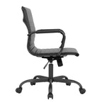 Chaise de bureau LeisureMod Harris noire en similicuir nervuré - Base pivotante en fer noir mat - Siège de conférence et de bureau moderne