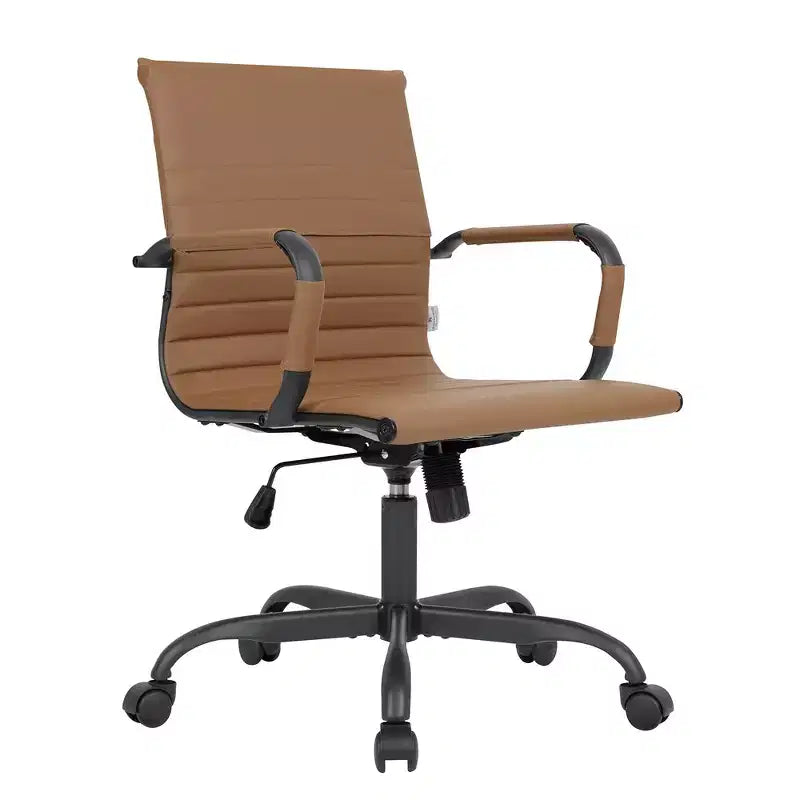 Chaise de bureau LeisureMod Harris noire en similicuir nervuré - Base pivotante en fer noir mat - Siège de conférence et de bureau moderne