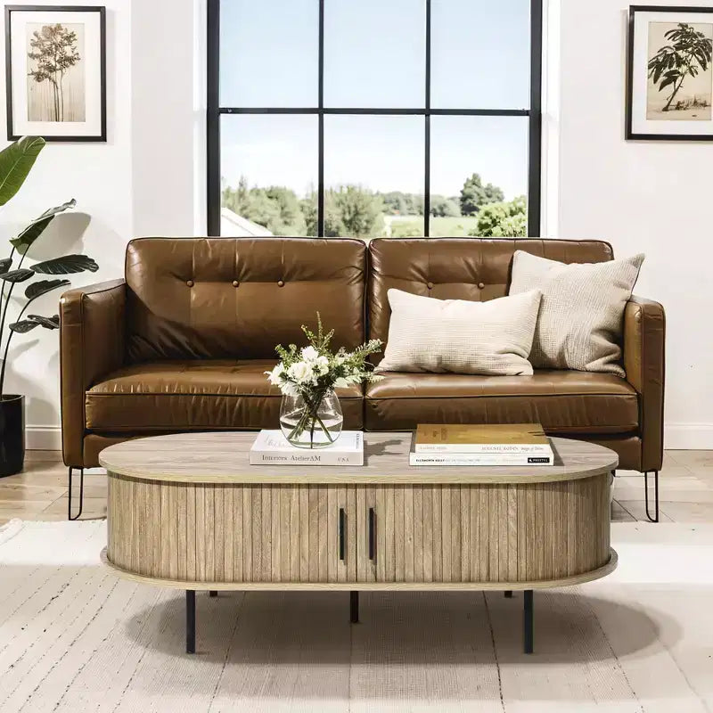 LuxenHome Table basse ovale avec rangement, table basse cannelée moderne du milieu du siècle de 47 po avec porte coulissante pour la maison, le salon, le bureau, marron