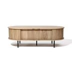 LuxenHome Table basse ovale avec rangement, table basse cannelée moderne du milieu du siècle de 47 po avec porte coulissante pour la maison, le salon, le bureau, marron