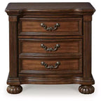 Signature Design by Ashley Table de chevet Lavinton - Table d'appoint de chambre traditionnelle à 3 tiroirs avec plateau caché - Marron