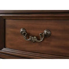 Signature Design by Ashley Table de chevet Lavinton - Table d'appoint de chambre traditionnelle à 3 tiroirs avec plateau caché - Marron