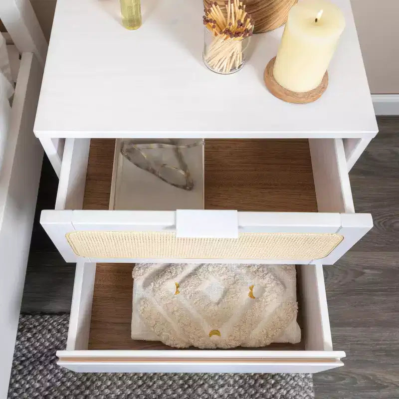 Table de chevet Storied Home Crawford en bois massif avec 2 tiroirs de rangement
