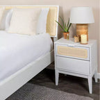 Table de chevet Storied Home Crawford en bois massif avec 2 tiroirs de rangement