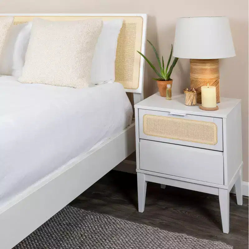 Table de chevet Storied Home Crawford en bois massif avec 2 tiroirs de rangement
