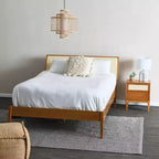 Table de chevet Storied Home Crawford en bois massif avec 2 tiroirs de rangement