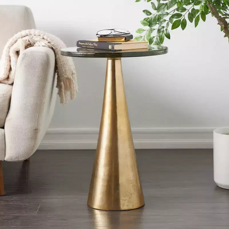 Table d'appoint cône géométrique en aluminium Olivia & May avec plateau en verre texturé 61 cm