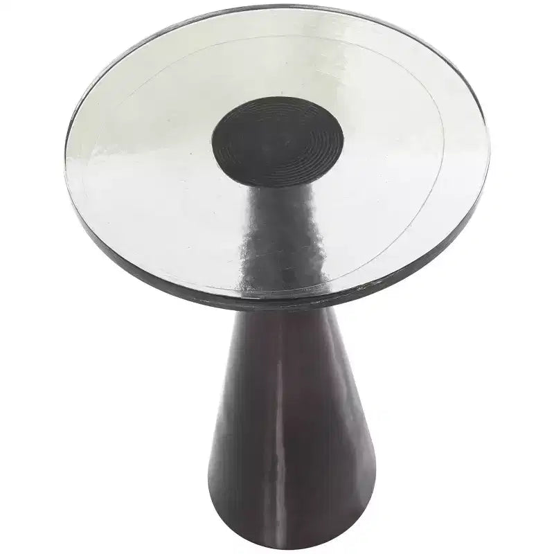 Table d'appoint cône géométrique en aluminium Olivia & May avec plateau en verre texturé 61 cm