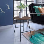 Table d'appoint ronde LeisureMod Rossmore en placage de bois - Cadre en acier noir