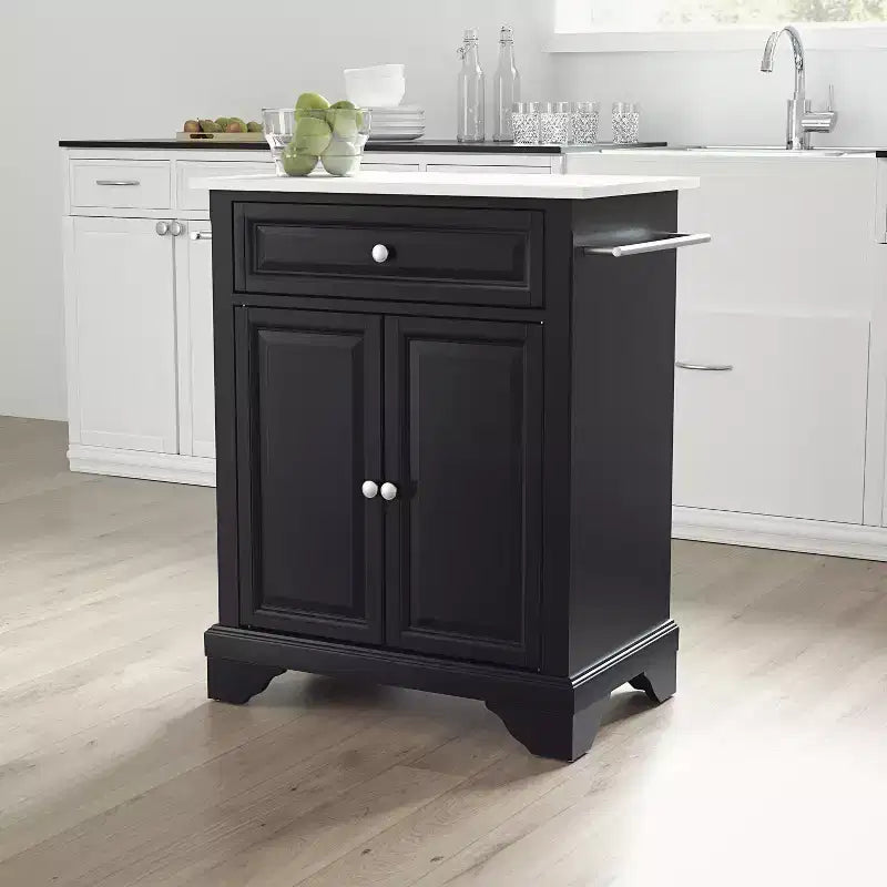 Îlot de cuisine/Chariot portable Lafayette avec plateau en pierre - Crosley : Plan de travail en granit, Étagère réglable, Porte-serviettes