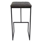 LeisureMod Quincy Tabouret de bar moderne en cuir matelassé, cadre en métal noir, hauteur comptoir pour îlot de cuisine et sièges de comptoir, lot de 2