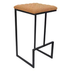 LeisureMod Quincy Tabouret de bar moderne en cuir matelassé, cadre en métal noir, hauteur comptoir pour îlot de cuisine et sièges de comptoir, lot de 2