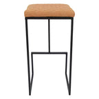 LeisureMod Quincy Tabouret de bar moderne en cuir matelassé, cadre en métal noir, hauteur comptoir pour îlot de cuisine et sièges de comptoir, lot de 2