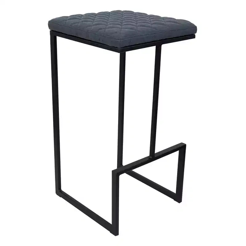 LeisureMod Quincy Tabouret de bar moderne en cuir matelassé, cadre en métal noir, hauteur comptoir pour îlot de cuisine et sièges de comptoir, lot de 2