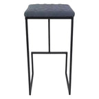 LeisureMod Quincy Tabouret de bar moderne en cuir matelassé, cadre en métal noir, hauteur comptoir pour îlot de cuisine et sièges de comptoir, lot de 2