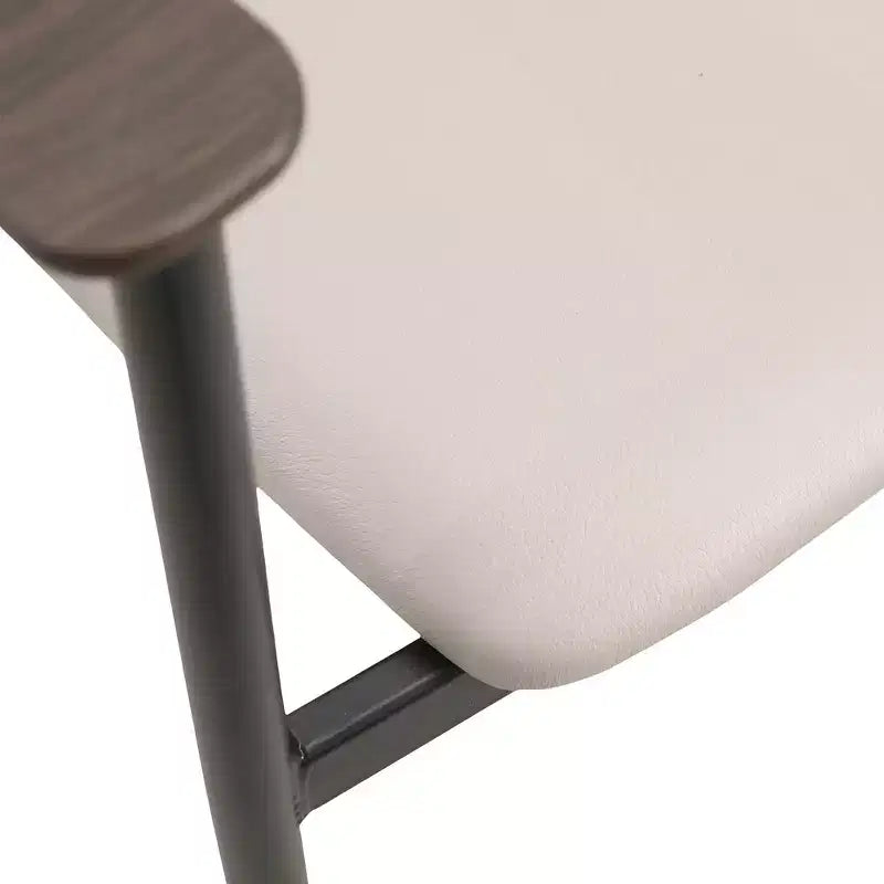 Lot de 2 chaises de salle à manger modernes Kora LeisureMod en similicuir rembourré avec pieds en acier, confortables et élégantes pour salles à manger et cuisines
