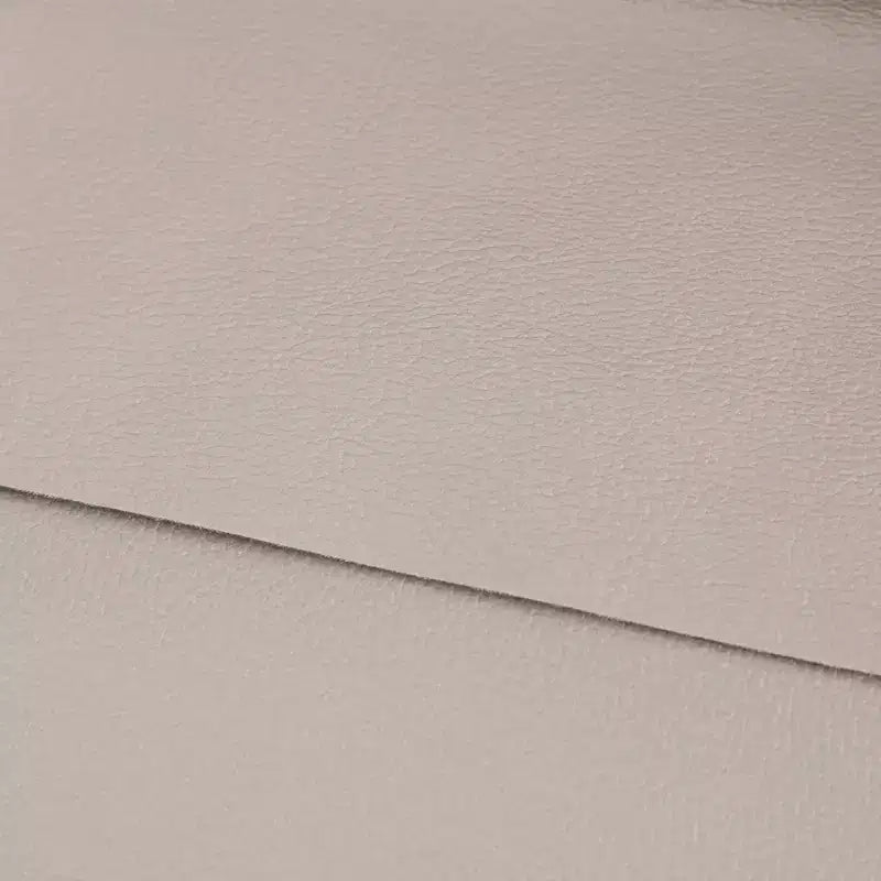 Lot de 2 chaises de salle à manger modernes Kora LeisureMod en similicuir rembourré avec pieds en acier, confortables et élégantes pour salles à manger et cuisines