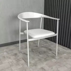 Lot de 2 chaises de salle à manger modernes Kora LeisureMod en similicuir rembourré avec pieds en acier, confortables et élégantes pour salles à manger et cuisines