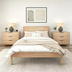 Lit King en bois massif Plank+Beam Duo avec tête de lit à panneaux, aucun sommier tapissier requis