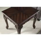 Table d'appoint cerisier foncé avec détails ornementaux traditionnels