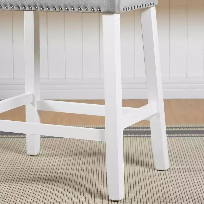 Tabourets de bar Roundhill Furniture Morovo, lot de 2, en velours, avec sièges rembourrés en forme de selle, finition blanchie, gris
