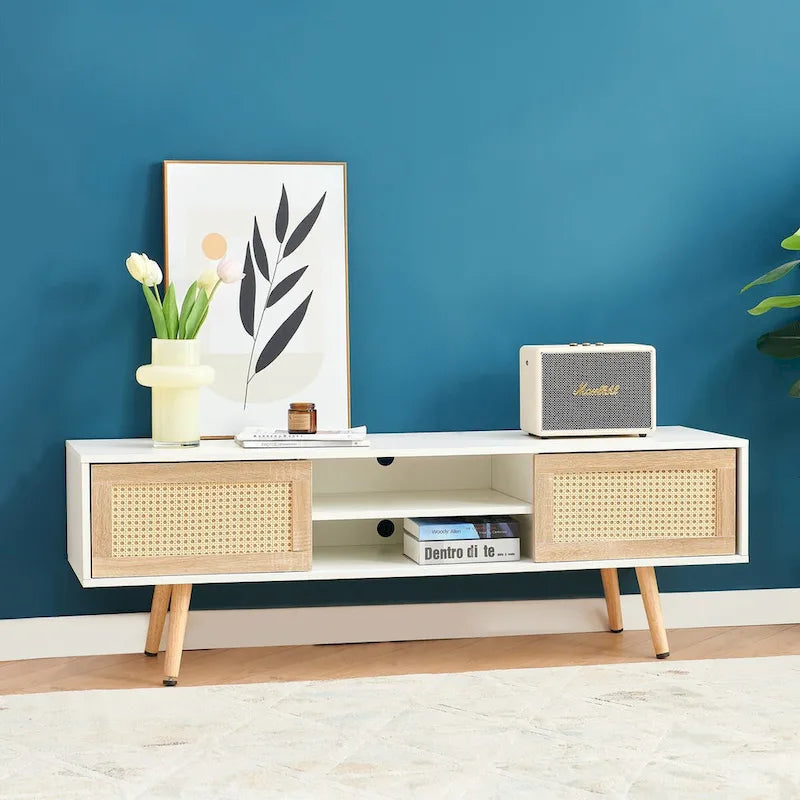 55.12 Meuble TV en rotin, doubles portes coulissantes pour rangement, étagère réglable, pieds en bois massif, console TV